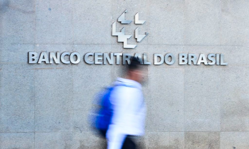 Mercado financeiro prevê crescimento da economia em 0,84%
